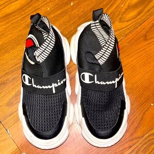 These pull-on high-top sneakers feature breathable mesh and knit uppers.